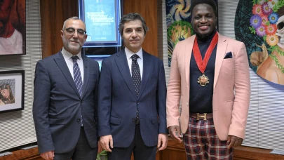 Londra’da düzenlenen 7. Türk Toplumu Sanat Sergisi,19 Nisan'a kadar devam edecek