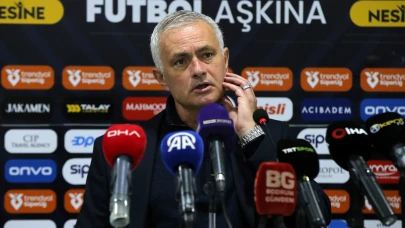 Mourinho: "Şampiyonluk şansımız sürüyor,rüzgara karşı ilerliyoruz"