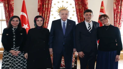 Cumhurbaşkanı Erdoğan, Kadıköy'deki bıçaklı saldırıda hayatını kaybeden Mattia Minguzzi'nin ailesini kabul etti
