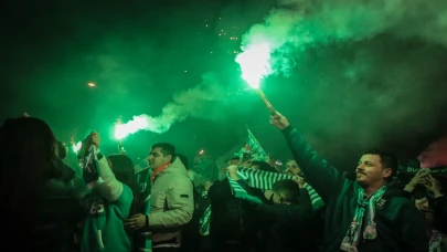 Bursaspor şampiyonluğunu kutluyor