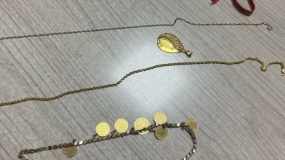 Bodrum'da kâğıt toplayan kişi konteynerde bulduğu ziynet eşyasını sahibine ulaştırdı