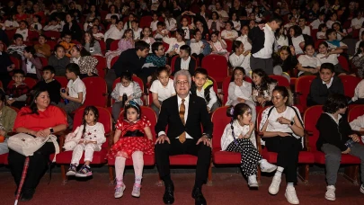 Uluslararası Çocuk Tiyatrosu Festivali coşkuyla başladı: "Mucizeler Diyarı" sahneye taşındı