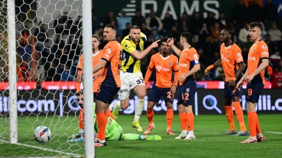 Başakşehir, Fenerbahçe'ye 4-1 yenilerek galibiyet hasretini sürdürdü!
