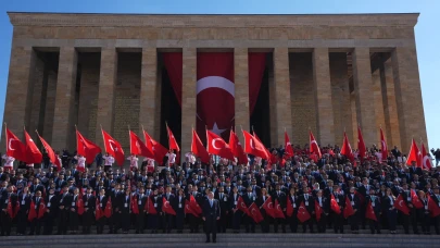 Gençlik ve Spor Bakanı Bak 19 Mayıs coşkusunu Anıtkabir'de Türk gençliğiyle birlikte kutladı
