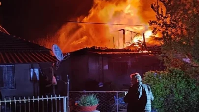 Uşak'ta alevler evi sardı
