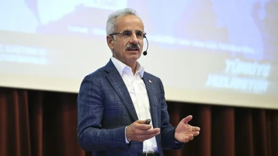 Uraloğlu'ndan Kuzey Demiryolu ve Sosyal Medya Düzenlemesi Açıklaması