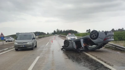 Adana’da takla atan otomobilde 4 kişi yaralandı