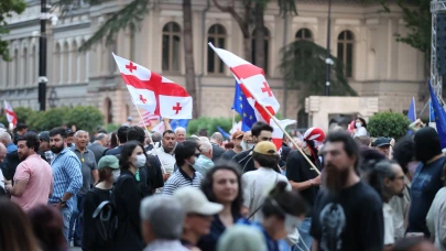 Gürcistan'da AB yandaşlarından tutuklular için protesto yapıldı