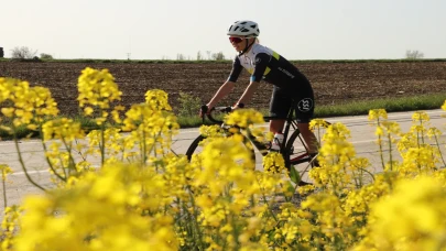 Tekirdağlı kadın bisikletçi köy yollarından zirveye pedal çeviriyor