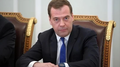 Medvedev'den Trump'a sert tepki: Barış imajı, savaş başlatmaya yetmedi
