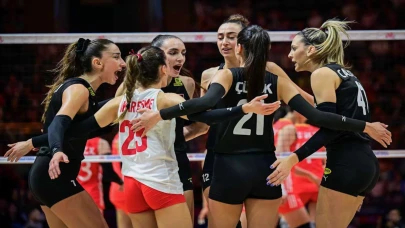 A Milli Kadın Voleybol Takımı, Çin'i de geçerek 4'te 4 yaptı