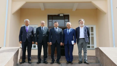 Kırgızistan'da Aytmatov Anması: MHP'li Topsakal ve Heyet Randevuda Bir Araya Geldi