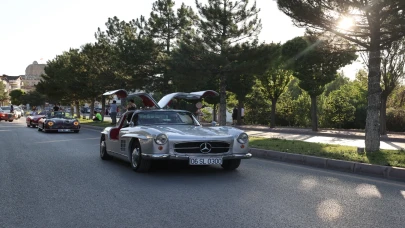 Klasik otomobil tutkunları Ürgüp'te buluştu