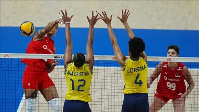 A Milli Kadın Voleybol Takımı Brezilya'ya 3-1 mağlup oldu, seyirci rekoru kırıldı
