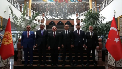 MHP Genel Başkan Yardımcısı Topsakal Cengiz Aytmatov anısına Kırgızistan-Türkiye Manas Üniversitesi'ni ziyaret etti!