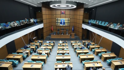 Üsküdar Meclisi'nde gerginlik: Türk Dünyası'ndan çıkış teklifi neden tartışılıyor?