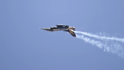 SOLOTÜRK, Adapazarı'nın kurtuluşunda gökyüzünü şenlendirdi