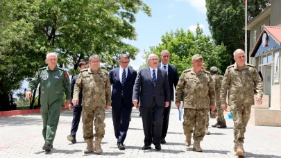 Milli Savunma Bakanı Güler İran sınırında denetim için Van'da!