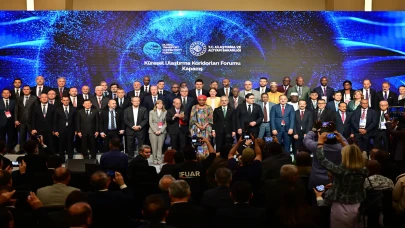 Bakan Uraloğlu Küresel Ulaştırma Koridorları Forumu'nda tarihi anlaşmaları duyurdu