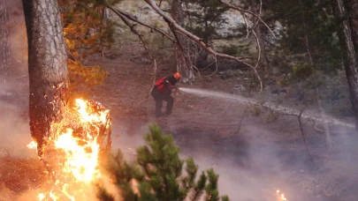 Antalya'da 5 ilçedeki orman yangınları sürerken tahliyeler devam ediyor