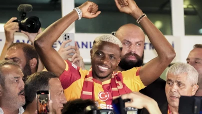 "Victor Osimhen İstanbul'da coşkuyla karşılandı: 'Evimdeyim