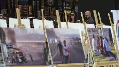 İzmir'de 15 Temmuz fotoğraf sergisi açıldı