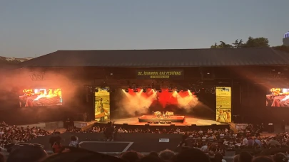 Hermanos Gutierrez müzik grubu Harbiye'de konser verdi