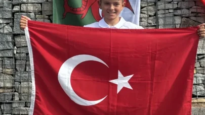 Milli Sörfçü Tuna Tekin Galler'de Dünya Şampiyonası'nda iki gümüş madalya kazandı