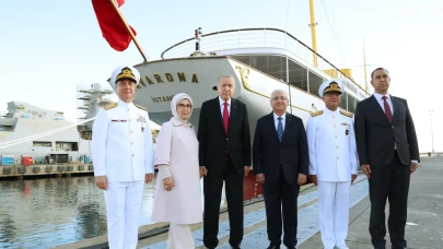 İstanbul Boğazı’nda Türk donanmasından görkemli geçit töreni