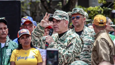 Venezuela’da Maduro'nun çağrısıyla yüzlerce kişi milis gücüne katıldı