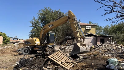 Çiğli'de çıkan yangında 34 küçükbaş hayvan telef oldu