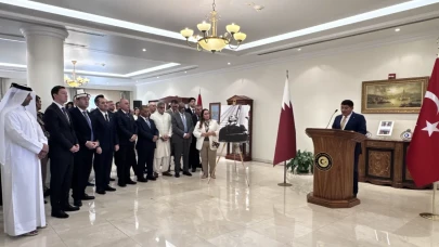 Doha'da Zafer Bayramı coşkusu: Türk milli marşları eşliğinde onur dolu anlar