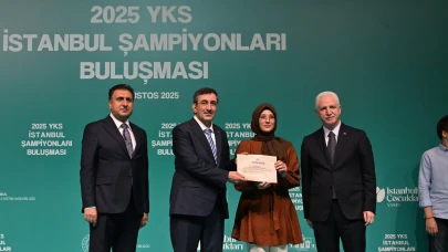 "Cevdet Yılmaz'dan YKS Şampiyonlarına mesaj: 'Rehavete Kapılmayın!'"