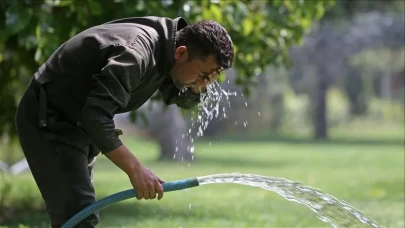 İran'da aşırı sıcaklar kamu kurumlarını tatil ettirdi