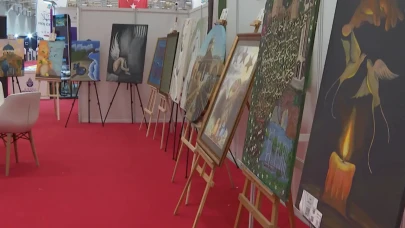 İstanbul'daki Arapça Kitap Fuarı'na Suriyeli genç sanatçılardan katkı
