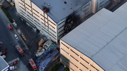 Arnavutköy’de fabrika yangını: İtfaiye ekipleri alevleri söndürdü