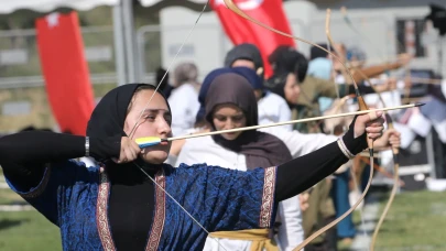 Malazgirt'te 217 sporcu Sultan Alparslan'ı anmak için ok attı