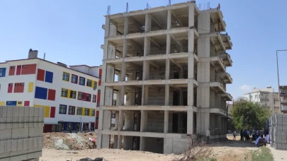 Şanlıurfa'da standart dışı beton nedeniyle 5 katlı apartman yıkıldı