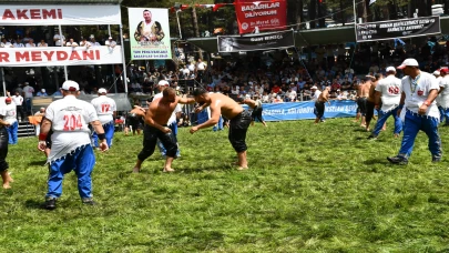 Vezirköprü'de heyecan dolu yağlı güreşler: Feyzullah Öztürk Başpehlivan oldu