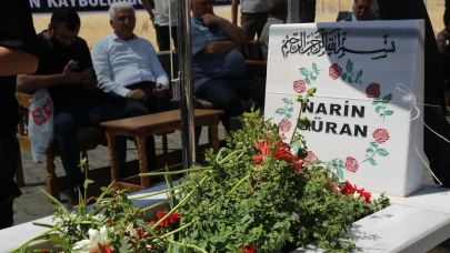 Diyarbakır'da geçen yıl hayattan kopartılan Narin kabri başında anıldı