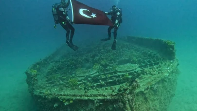 Çanakkale'nin batık gemileri Zafer Bayramı'nda tarihi anı dalışıyla yeniden hayat buldu