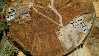 Tavşanlı Höyük'te 4 bin 500 yıllık idoller gün yüzüne çıktı