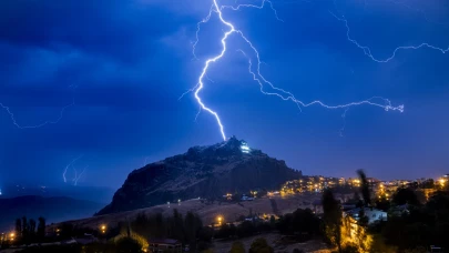 Giresun'da şimşekler dans etti