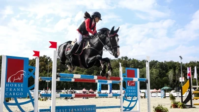 Türk Biniciler Balkan Şampiyonası'nda gövde gösterisi yaptı