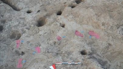 Tell Kurdu Hüyük'te 7 bin yıllık insan ayak izleri gün yüzüne çıktı