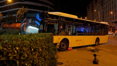 Yolcu otobüsü ile otomobil çarpıştı 2 yaralı