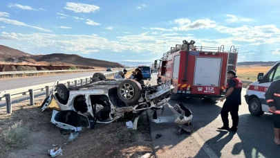 Çorum'da trafik kazası: Otomobil devrildi 2'si ağır 3 yaralı