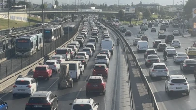 İstanbul'da uyum haftası başladı: Trafik yoğunluğu yüzde 62'ye ulaştı