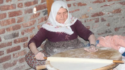 Oğuzlar'da asırlık imece geleneğiyle kışlık yufka hazırlıkları başladı