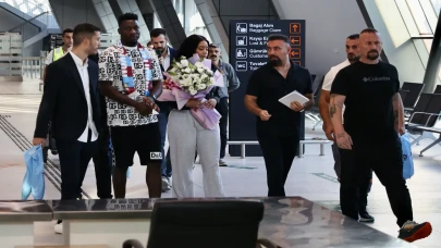 Trabzonspor’un yeni kalecisi Andre Onana Trabzon’a geldi